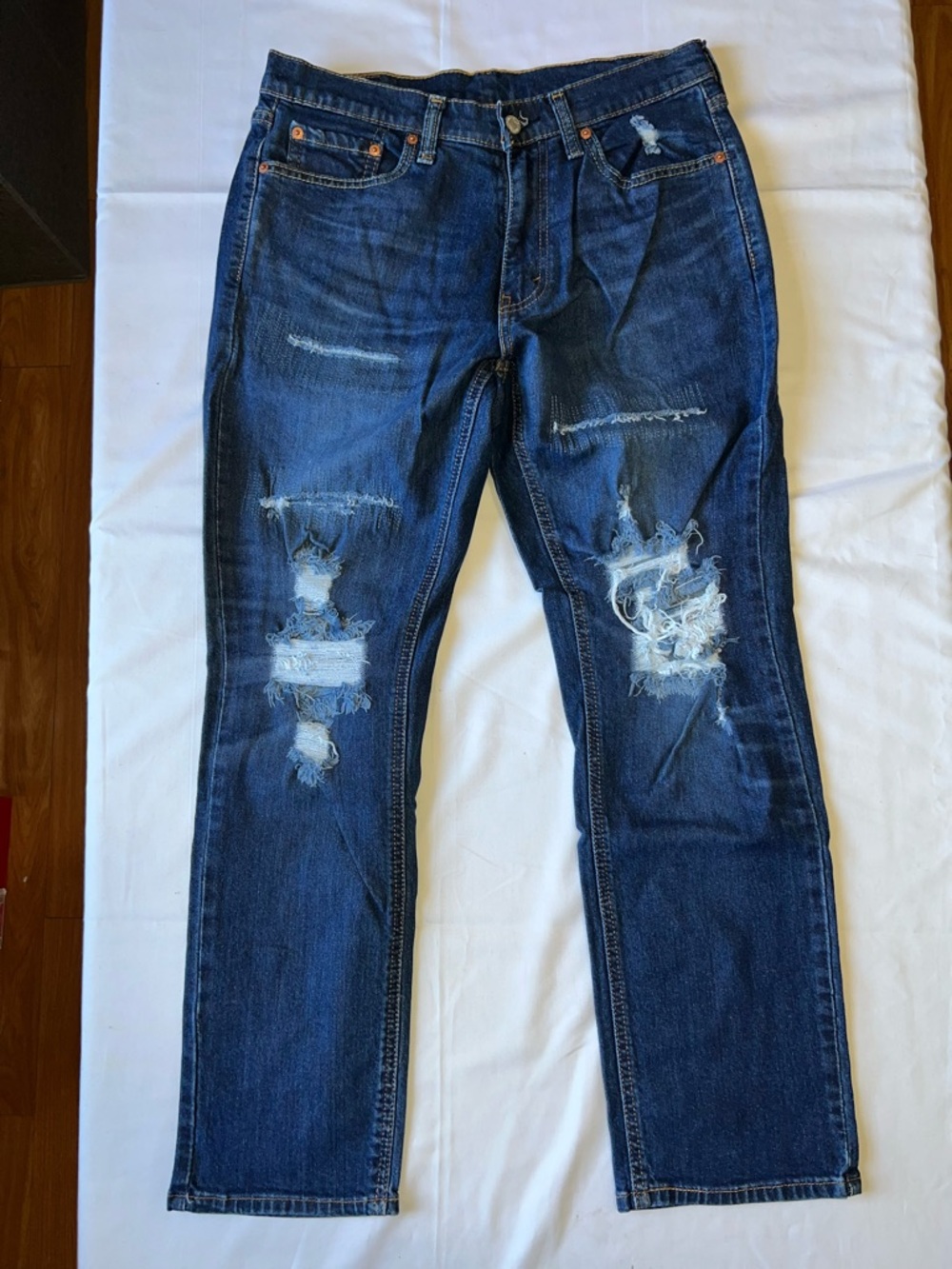 Levis 541 32x30 Distressed Athletic Jeans